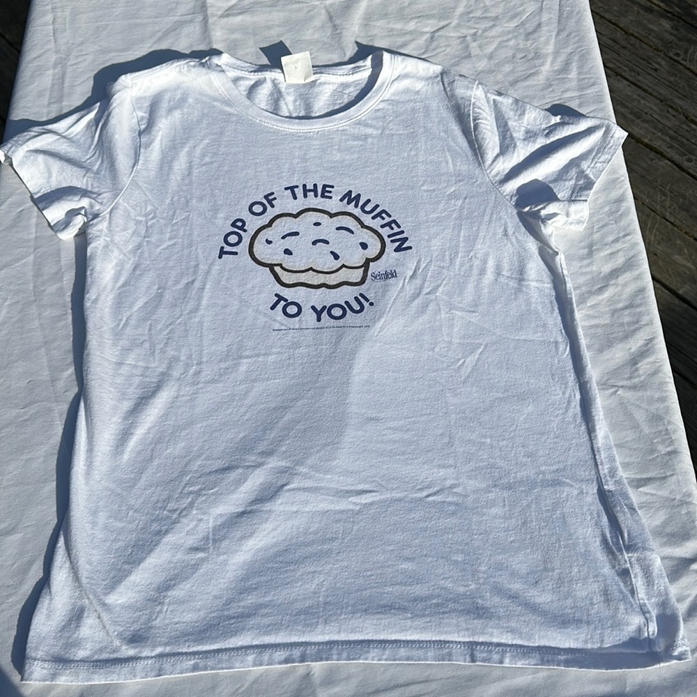 Seinfeld “Top of the muffin to you” graphic tee white size Small